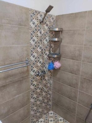 Shower - Vrbo Property (Houmt Souk)