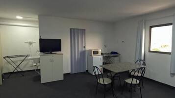 Family Room, Non Smoking | Dining