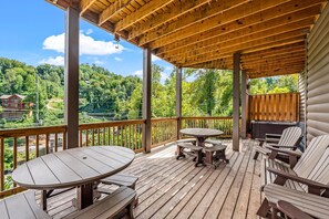 บ้านพัก, หลายเตียง (The Majestic Pine Retreat) | รับประทานอาหารกลางแจ้ง