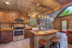 บ้านพัก, เตียงคิงไซส์ 1 เตียง และโซฟาเบด (The Aspen Cabin) | ครัวส่วนตัว