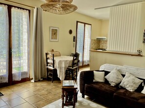 Living area - Vrbo Property (Capdrot)