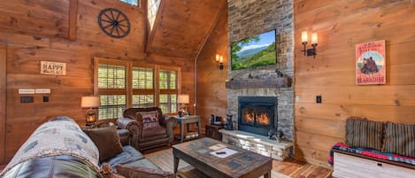 Casa, varias camas (Black Bear Cabin) | Área de sala de estar