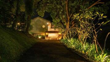 Deluxe Double Room, Balcony, Garden View | Property grounds