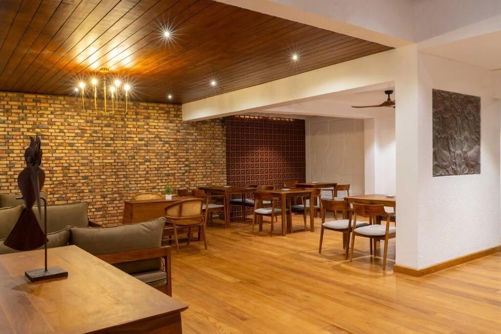Deluxe Double Room, Balcony, Garden View | Dining