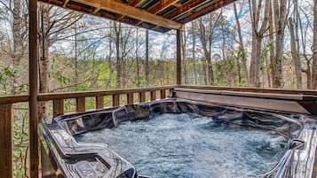 House, 1 Queen Bed with Sofa bed (Seclusion Retreat) | Outdoor spa tub