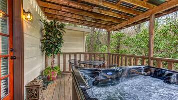 House, 1 Queen Bed with Sofa bed (Seclusion Retreat) | Outdoor dining