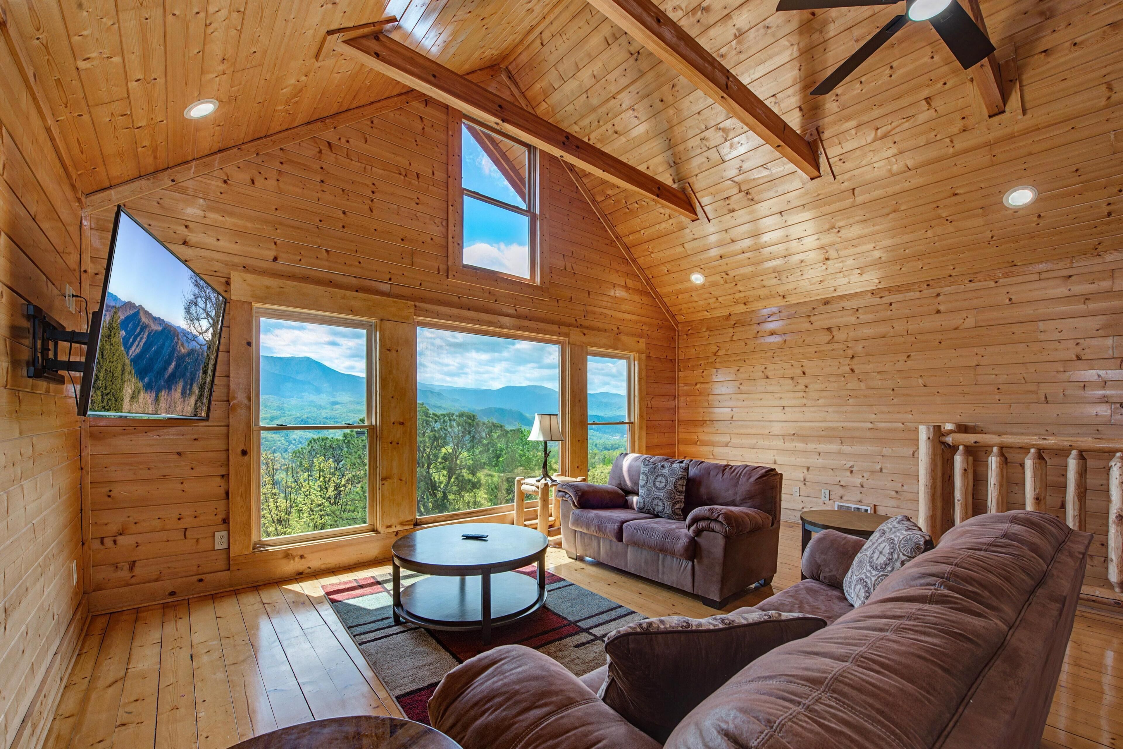 House, Multiple Beds (Papa Bears Magnificent View) | Living area