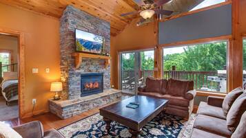 House, Multiple Beds (Golden Oak Lodge) | Living area