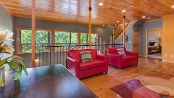 House, Multiple Beds (Golden Oak Lodge) | Interior