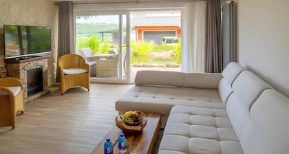 Apartment Seeterrasse at Maarberg Resort for up to 4 Guests (48 m²) in Schalkenmehren by the Lake