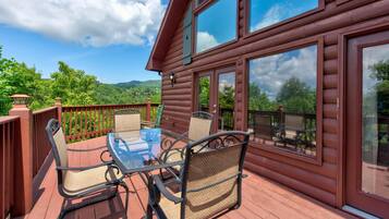 House, Multiple Beds (A Mountain Dream) | Outdoor dining