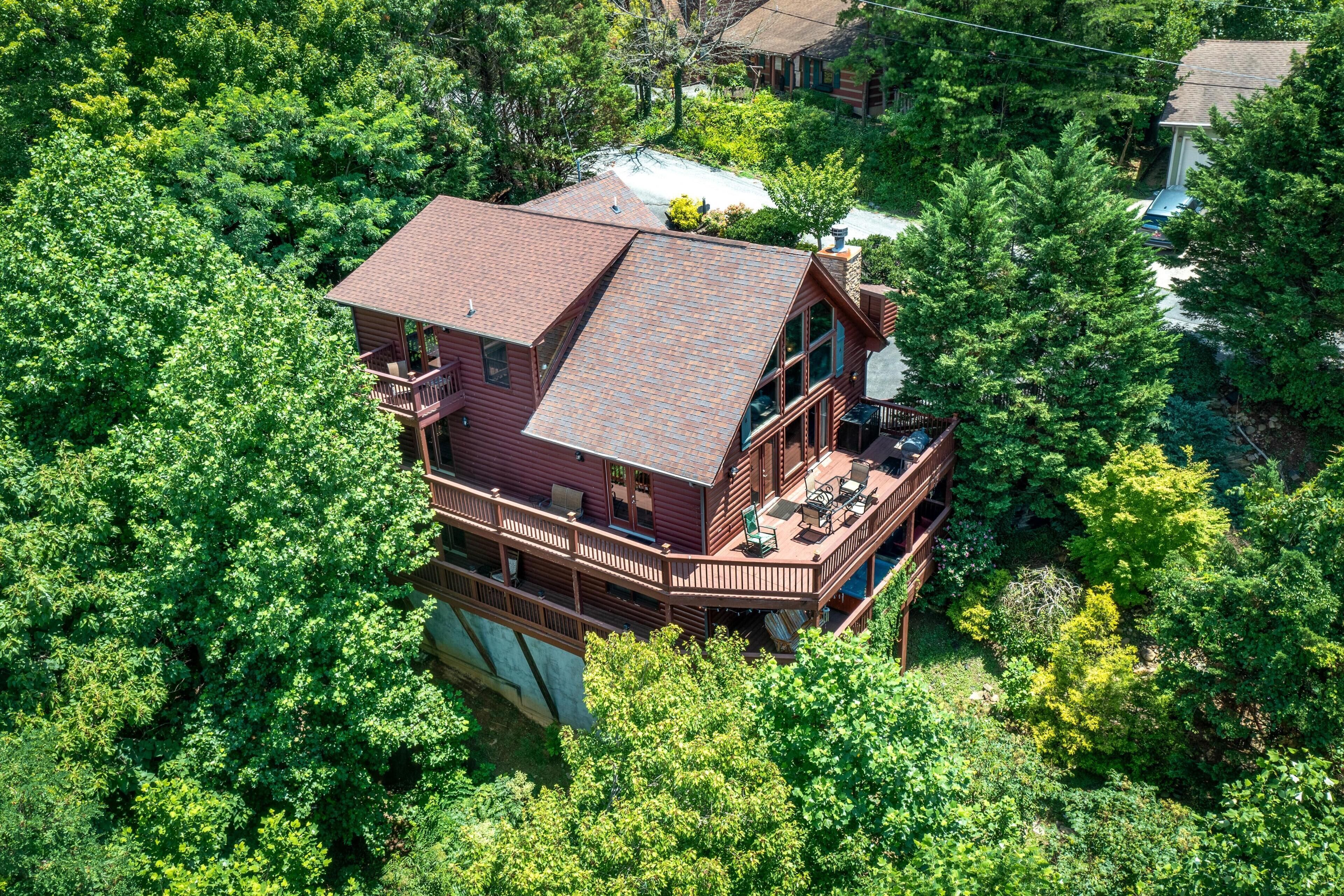 House, Multiple Beds (A Mountain Dream) | Exterior