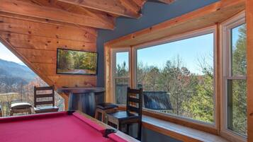 House, Multiple Beds (Honey Bear) | Interior