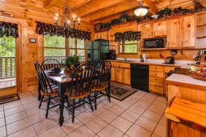 Casa, várias camas (One More Night) | Cozinha privada