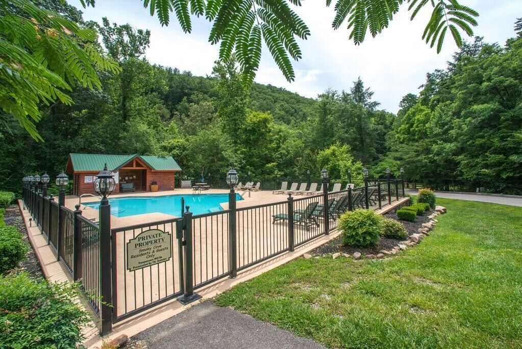 House, Multiple Beds (One More Night) | Pool