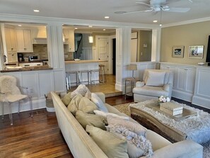 Smart TV, fireplace, computer monitors, printers - Beautiful 4-bedroom home with harbor view (Cohasset)