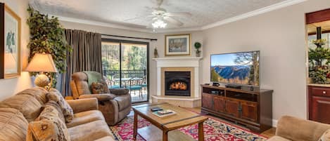Condo, Multiple Beds (Riverside Escape) | Living area
