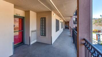 Appartement, Meerdere bedden (Riverside Escape) | Terrein van de accommodatie
