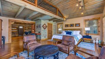 House, Multiple Beds (Cricket Hollow Lodge)