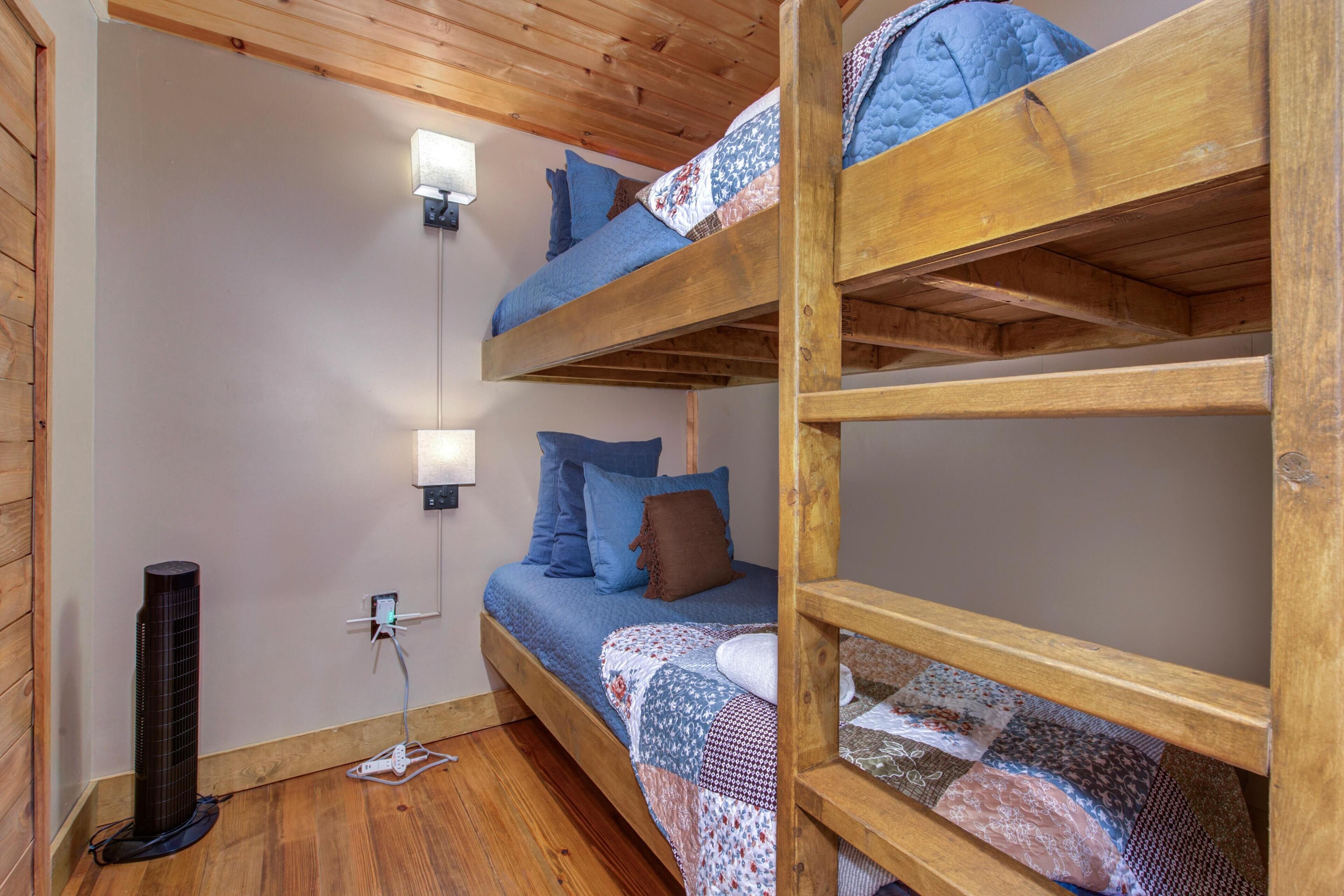House, Multiple Beds (Cricket Hollow Lodge) | 3 bedrooms