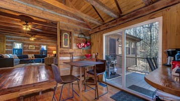 House, Multiple Beds (Cricket Hollow Lodge) | Dining
