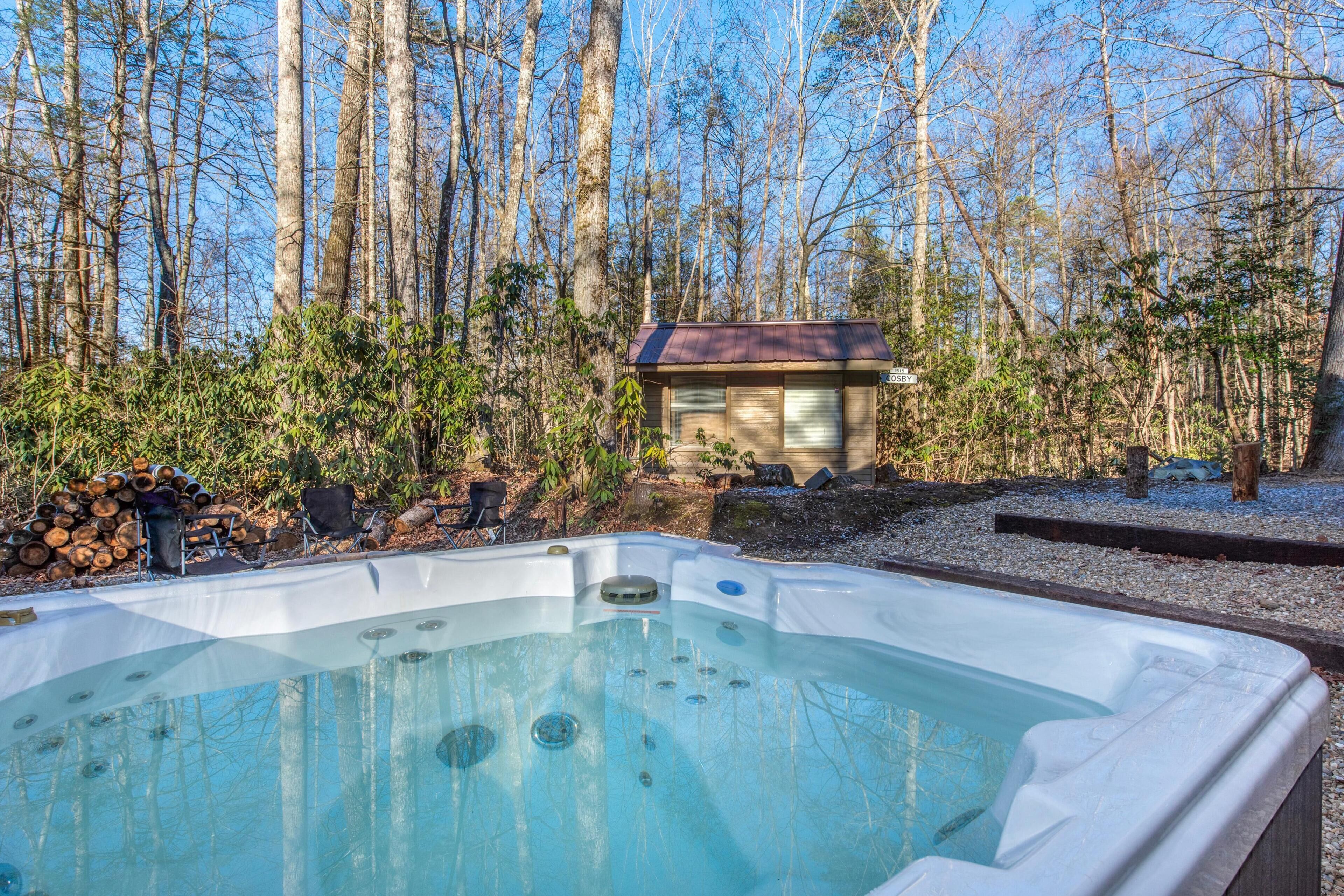 House, Multiple Beds (Cricket Hollow Lodge) | Outdoor spa tub