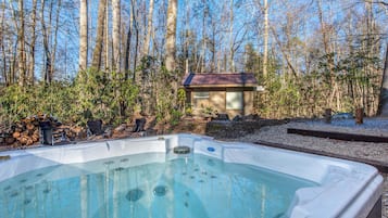 House, Multiple Beds (Cricket Hollow Lodge) | Outdoor spa tub