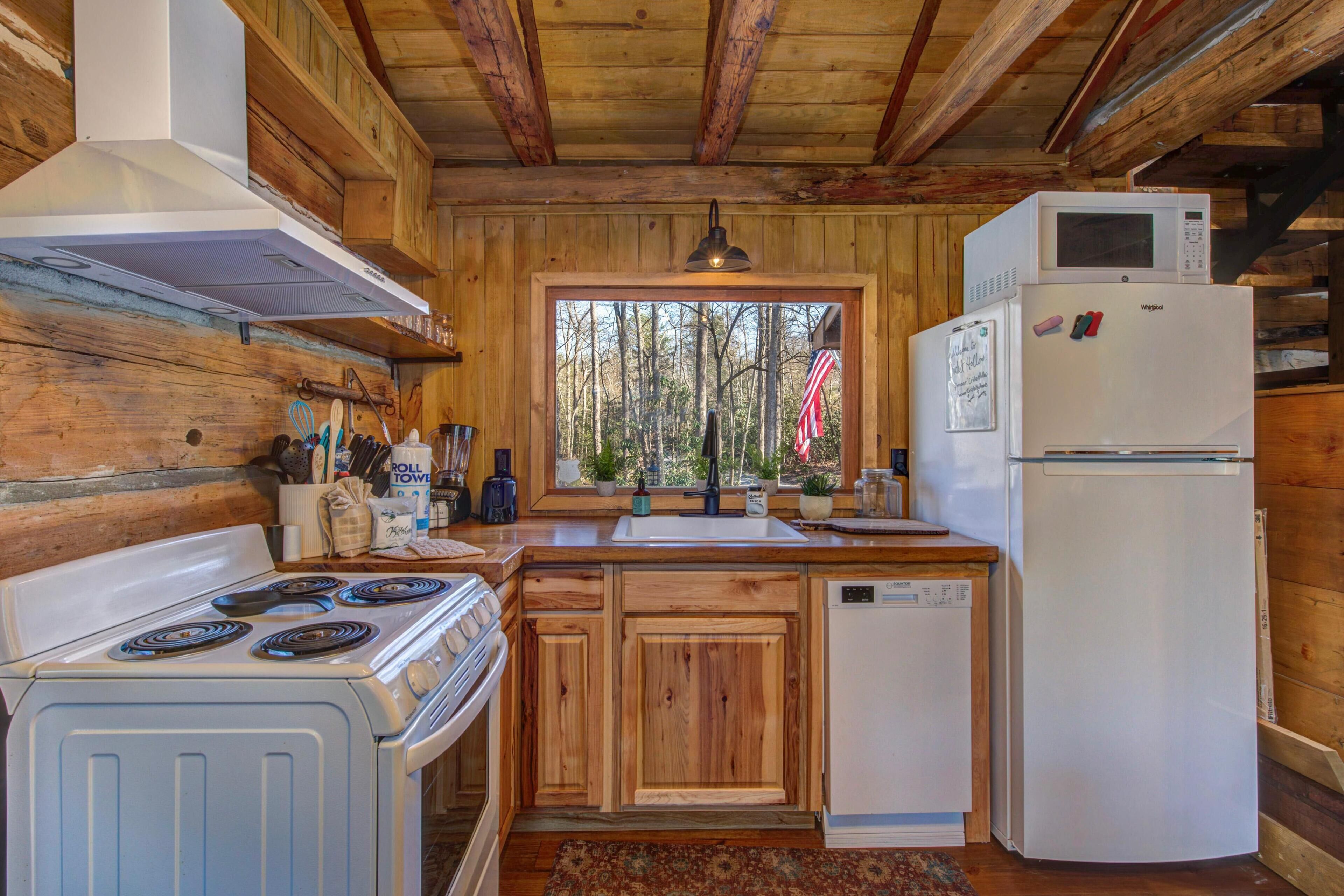 House, Multiple Beds (Cricket Hollow Lodge) | Private kitchen