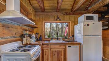 House, Multiple Beds (Cricket Hollow Lodge) | Private kitchen