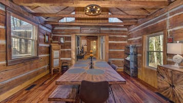 House, Multiple Beds (Cricket Hollow Lodge) | Dining