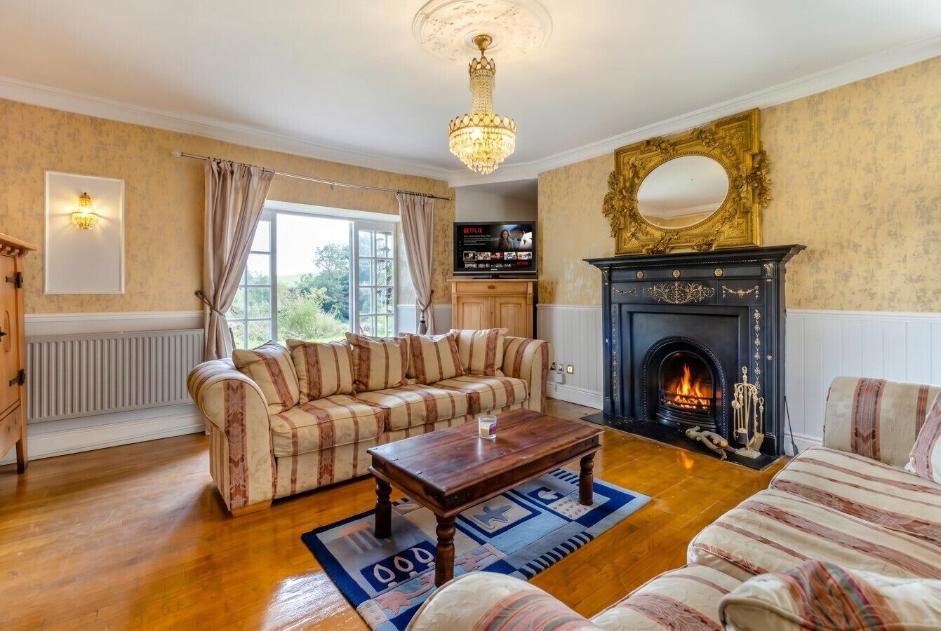 TV, fireplace