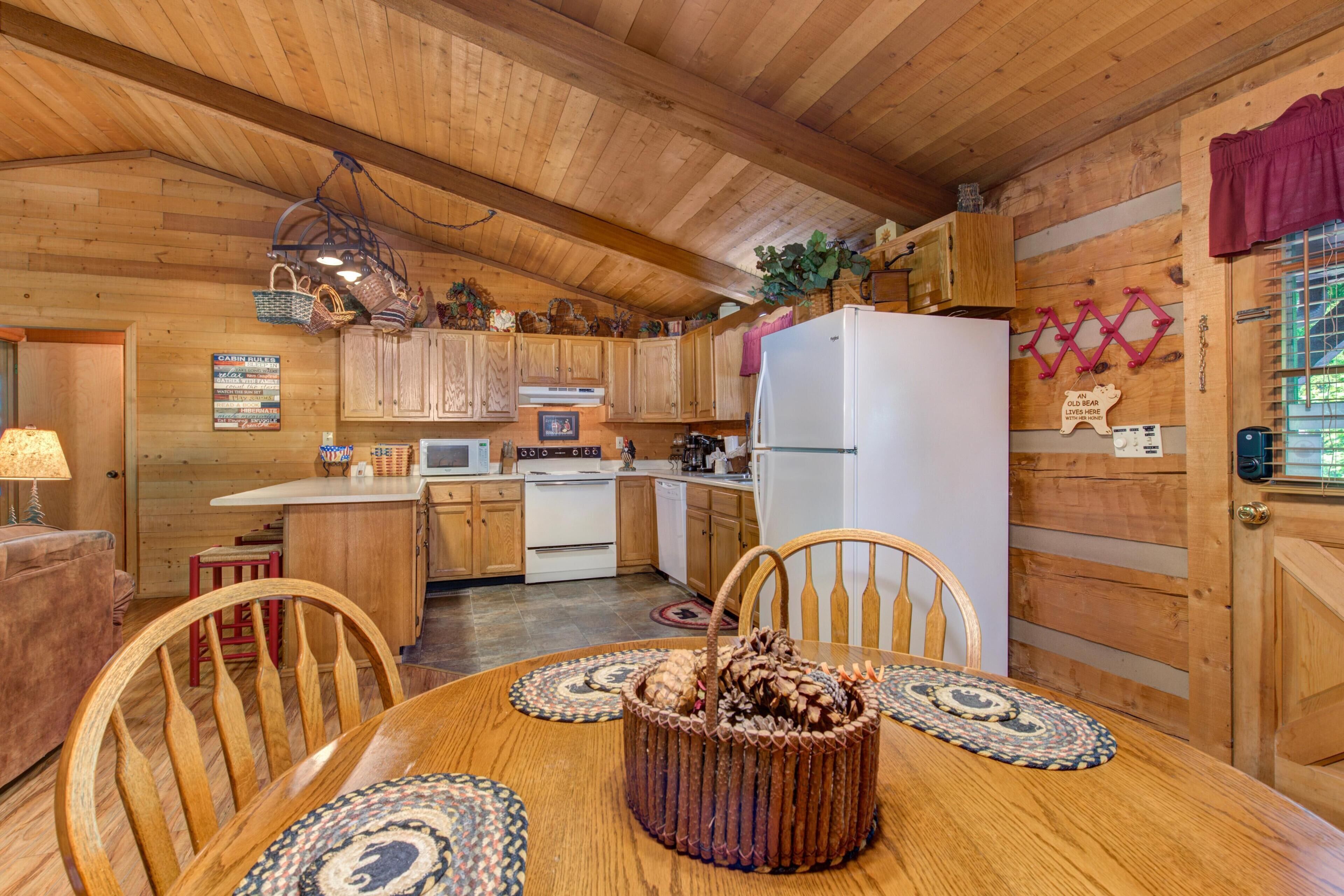 House, Multiple Beds (Old Glory) | Dining
