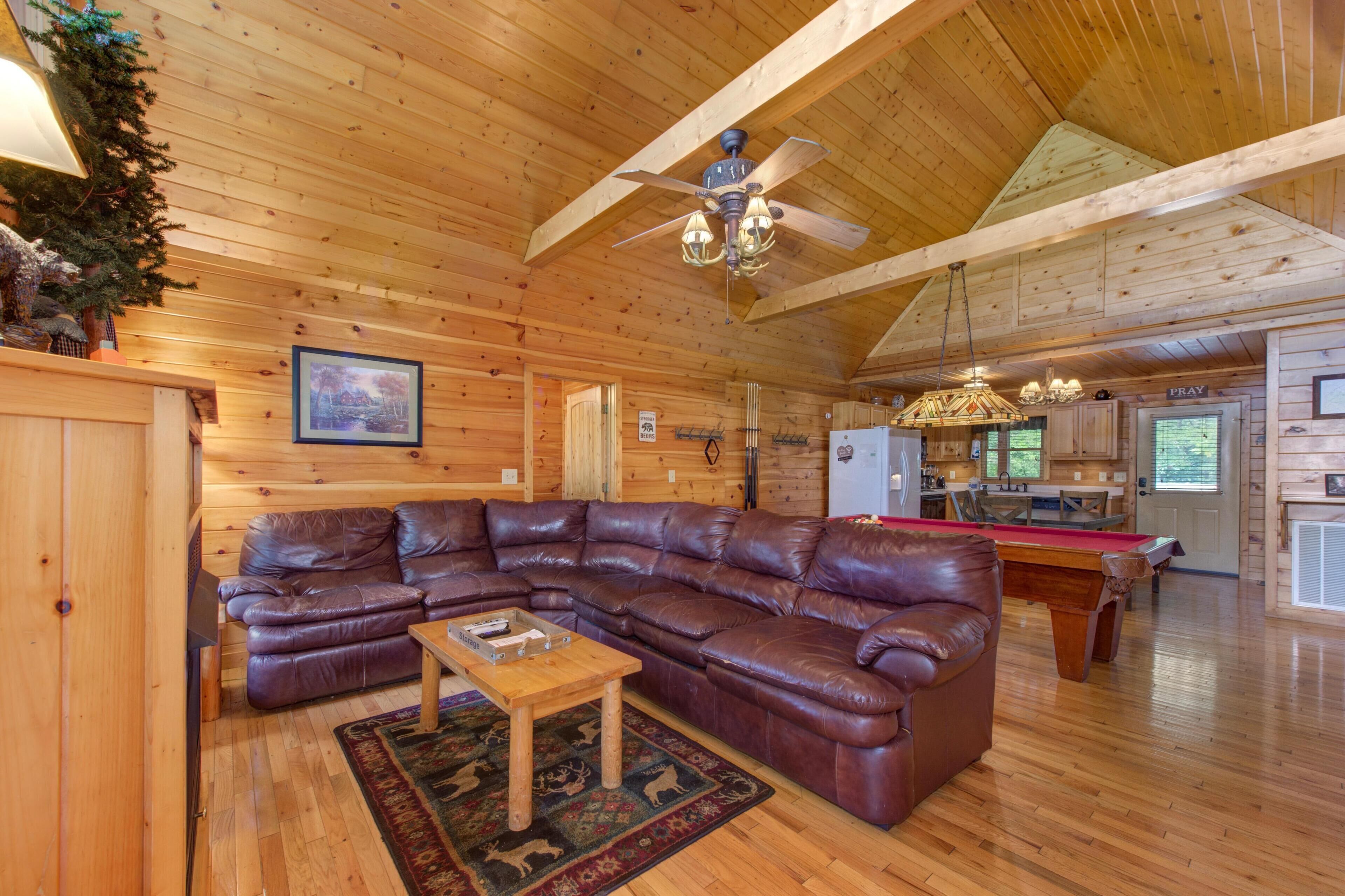House, Multiple Beds (Hills Hideaway) | Living area