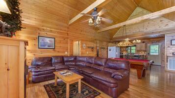 House, Multiple Beds (Hills Hideaway) | Living area