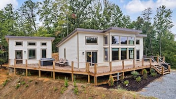 House, Multiple Beds (Hummingbird Splash) | Exterior