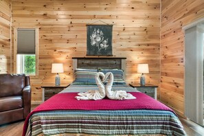 House, Multiple Beds (Hummingbird Splash) - Hummingbird Splash (Cosby)