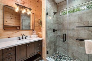 House, Multiple Beds (Hummingbird Splash) | Bathroom - Hummingbird Splash (Cosby)