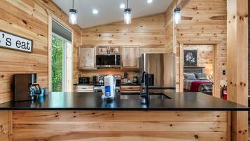 House, Multiple Beds (Hummingbird Splash) | Private kitchen
