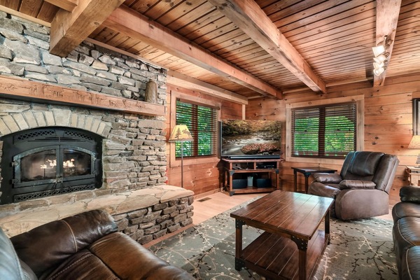 House, Multiple Beds (Eagles Perch Pool Cabin) | Living area