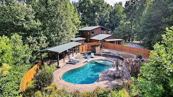 House, Multiple Beds (Eagles Perch Pool Cabin) | Pool
