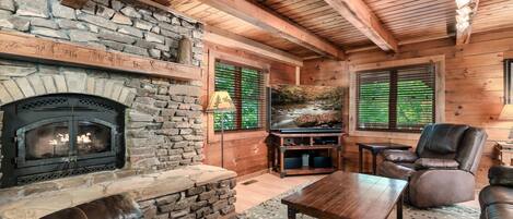 House, Multiple Beds (Eagles Perch Pool Cabin) | Living area