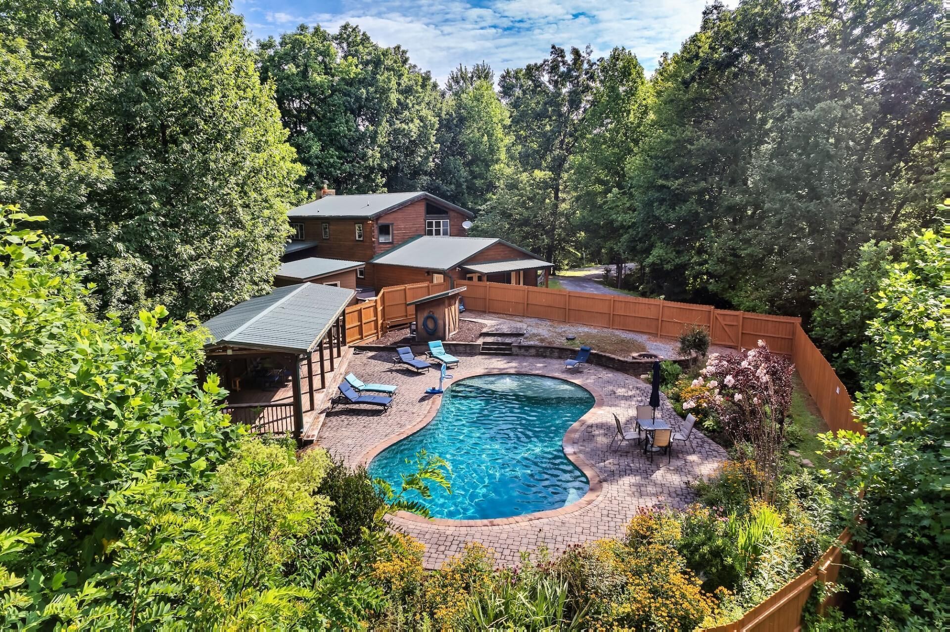 House, Multiple Beds (Eagles Perch Pool Cabin) | Pool