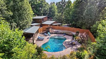 House, Multiple Beds (Eagles Perch Pool Cabin) | Pool