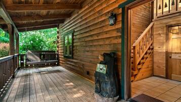 Casa, várias camas (Eagles Perch Pool Cabin) | Terraço/pátio