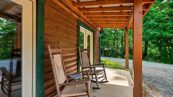 House, Multiple Beds (Eagles Perch Pool Cabin) | Terrace/patio