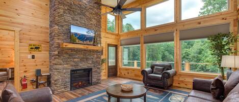 Casa, varias camas (Cardinal Pool Cabin) | Área de sala de estar