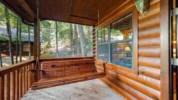 House, Multiple Beds (Playin Hookie) | Terrace/patio