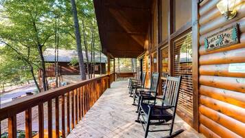 House, Multiple Beds (Playin Hookie) | Property grounds