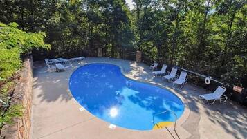 Hus - 1 kingsize-sÀng med bÀddsoffa (Black Bear Getaway) | Pool