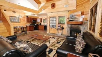 House, 1 King Bed with Sofa bed (Black Bear Getaway) | Living area